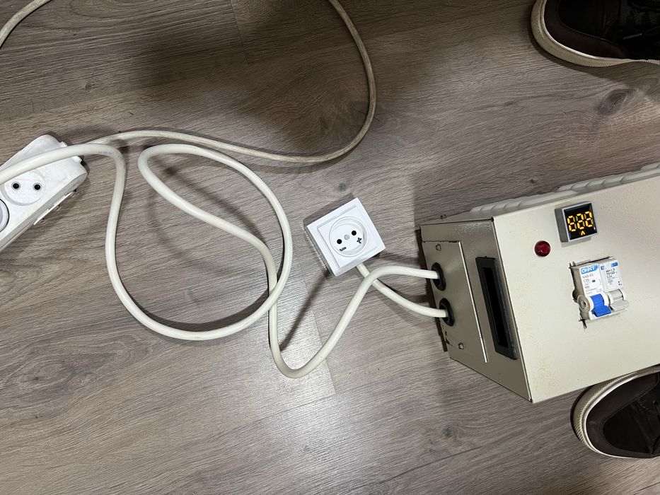 Продам однофазный стабилизатор / напряжение 5кВт б/у в рабочем состоян