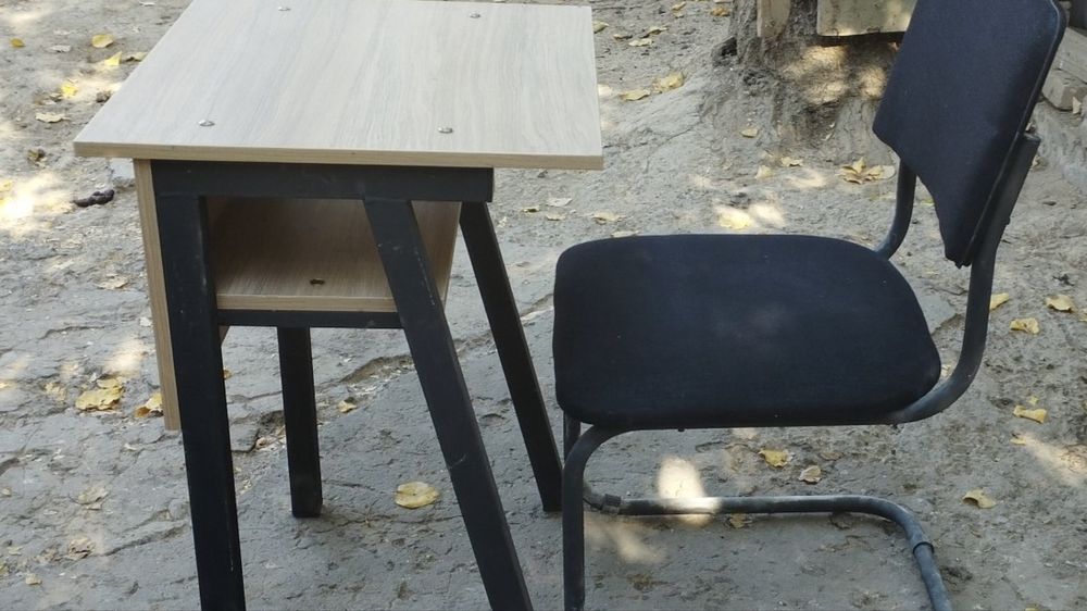 Продаётся парты в хорошем состояний