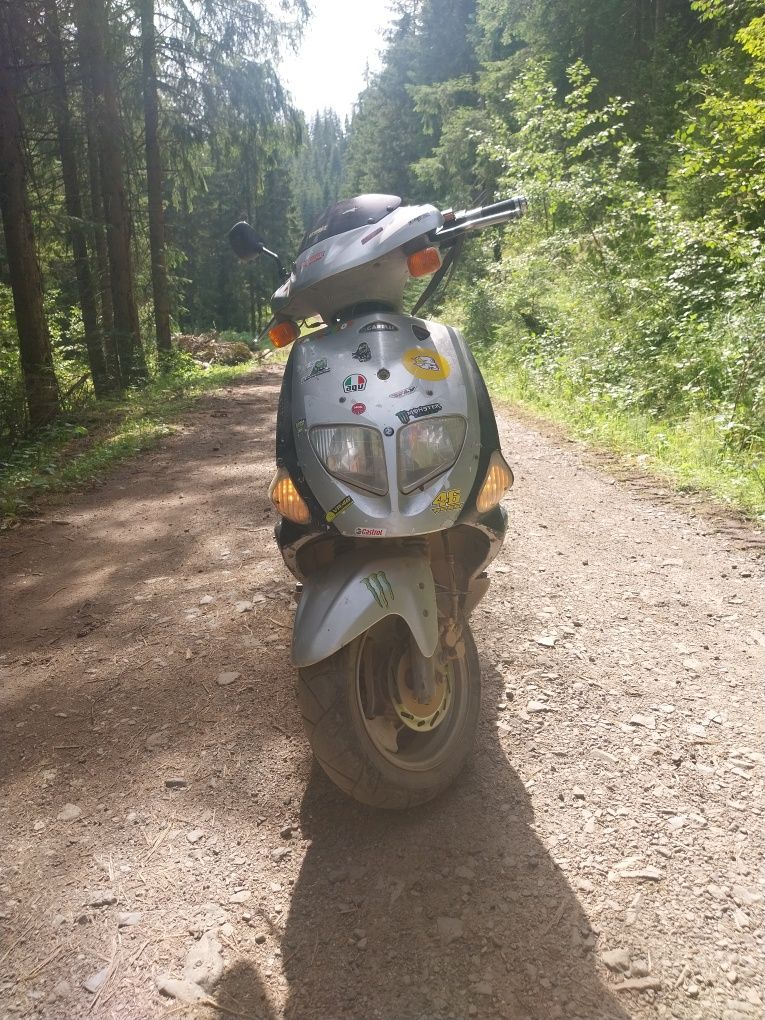 Vând scuter 150cc