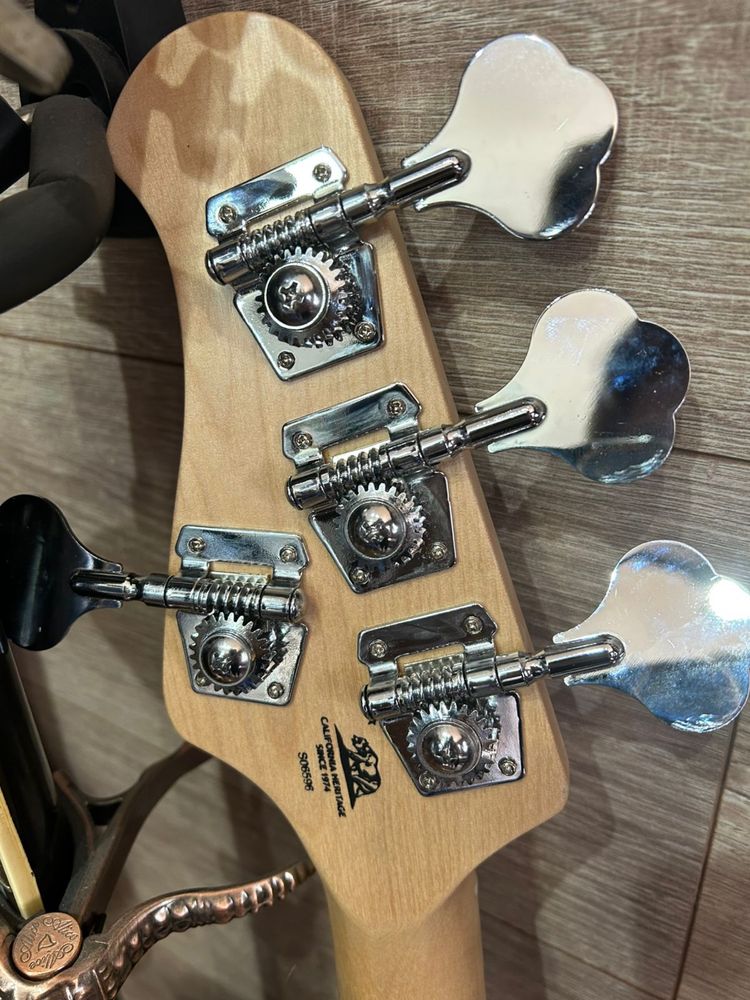 бас гитара music man stingray