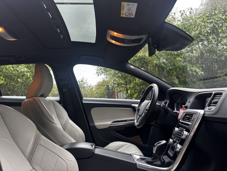 Volvo V60 4X4  - 2017 - Euro 6 Webasto/Distronic- Facelift