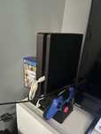 Ps4 slim 1TB +3 контролера +охладителна стойка