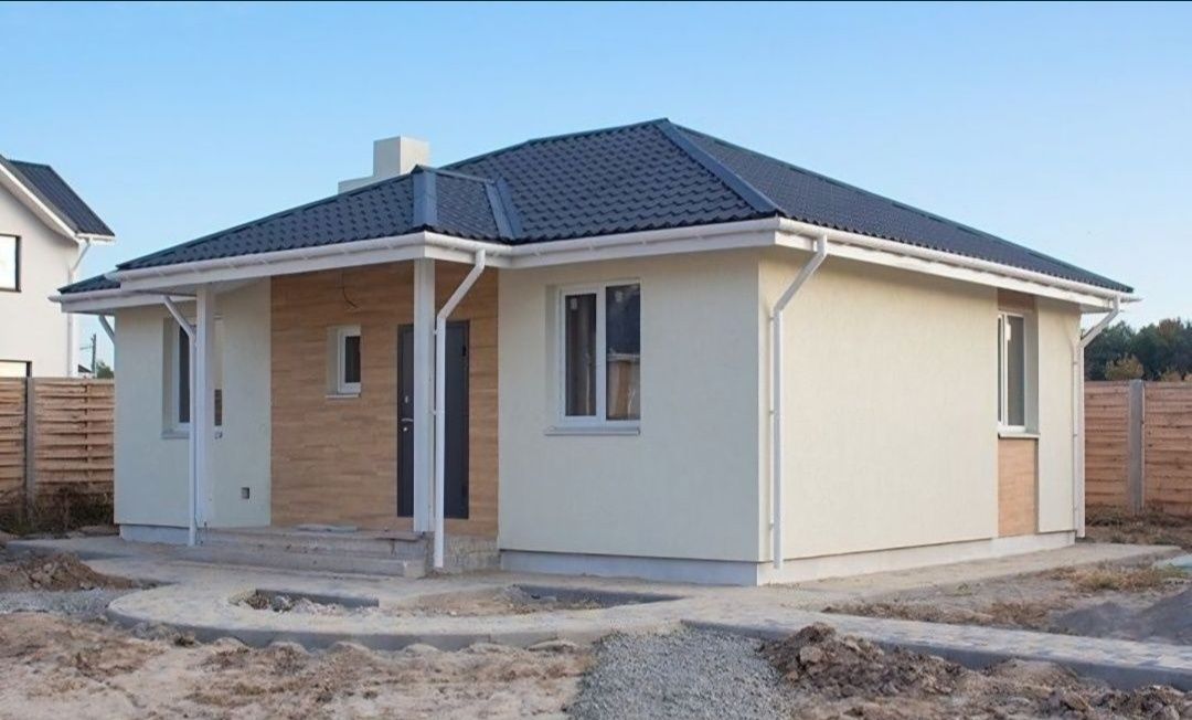 Case pe structura metalica învelite cu panouri sandwich
