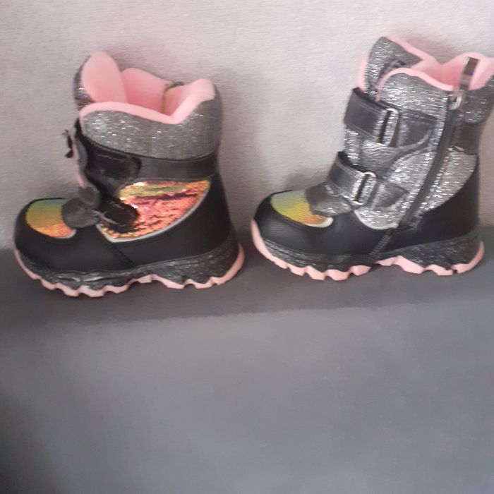 Продам детскую обувь