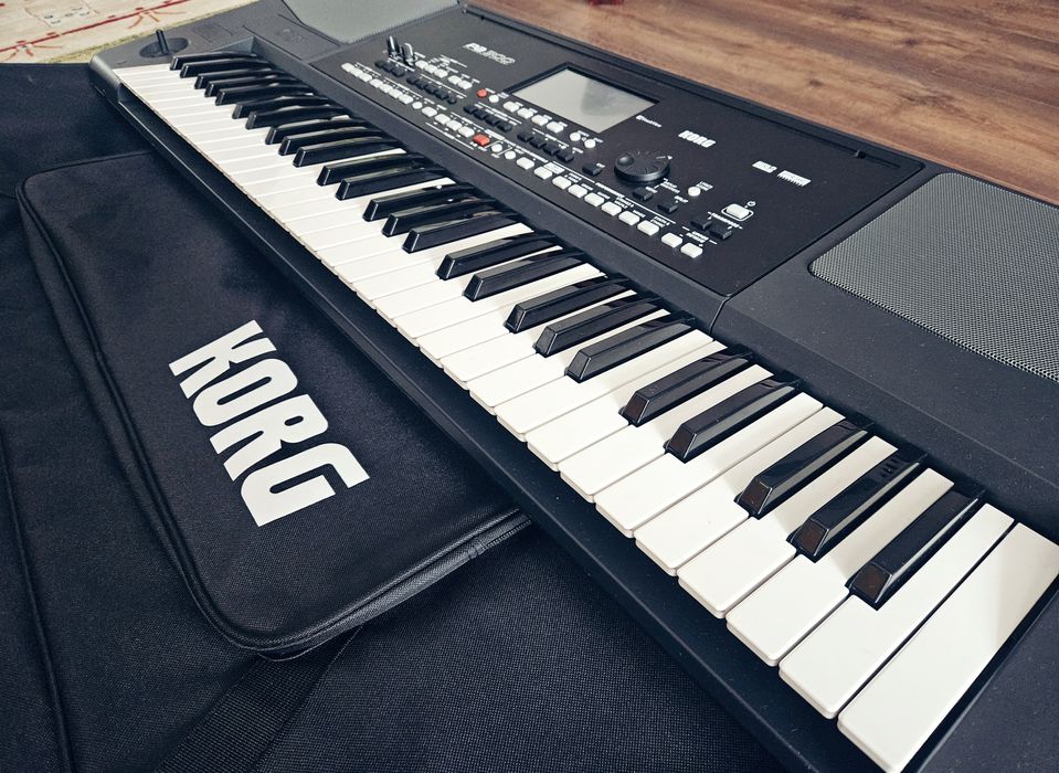 Clapa KORG PA300 + accesorii - ca noi