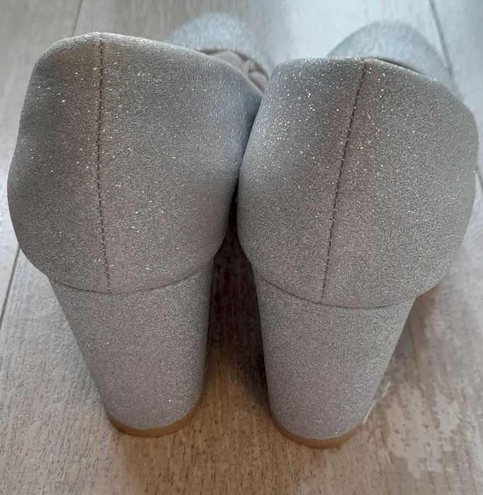 Дамски сребристи обувки