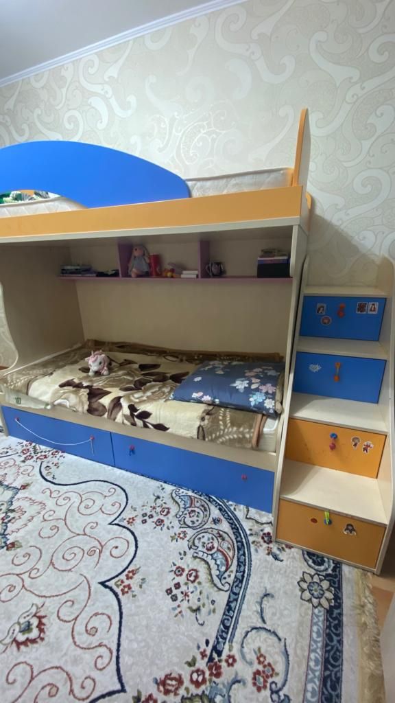 Продаеться детская двухярусная кровать