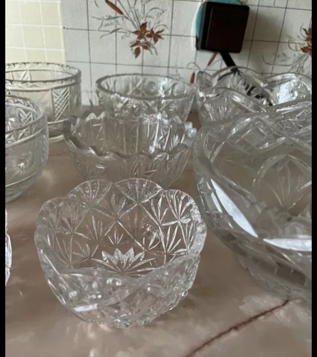 Срочно продам кух посуду цены разные, и телевизор с пультом.