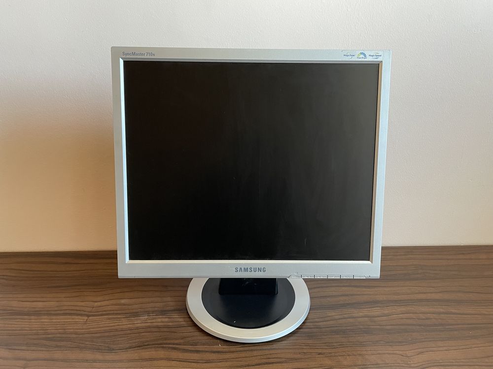 Монитор Samsung SyncMaster 710N