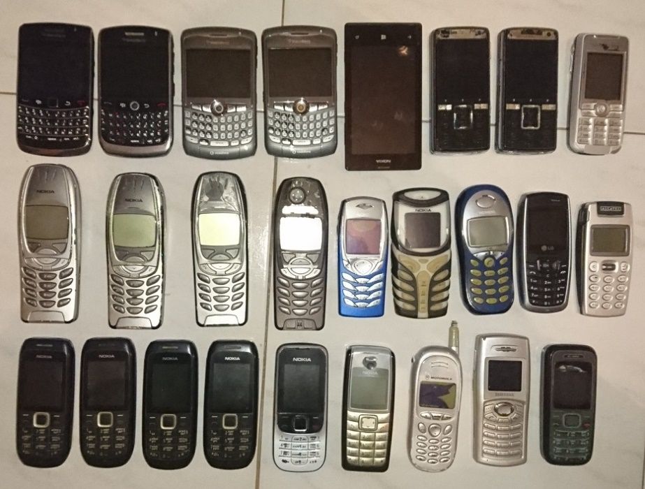 Стари GSM апарати, Зарядни за GSM, Слушалки, Кутии от телефони