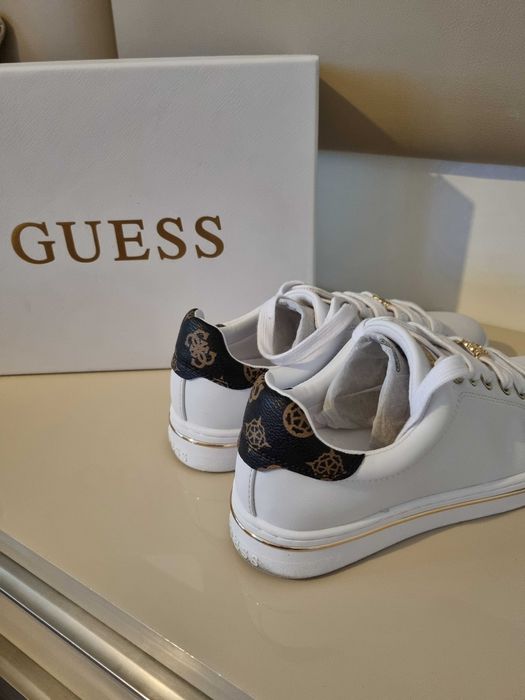 Дамски бели кецове Guess