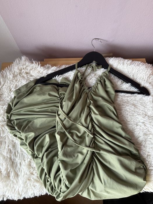 Зелена рокля , официална