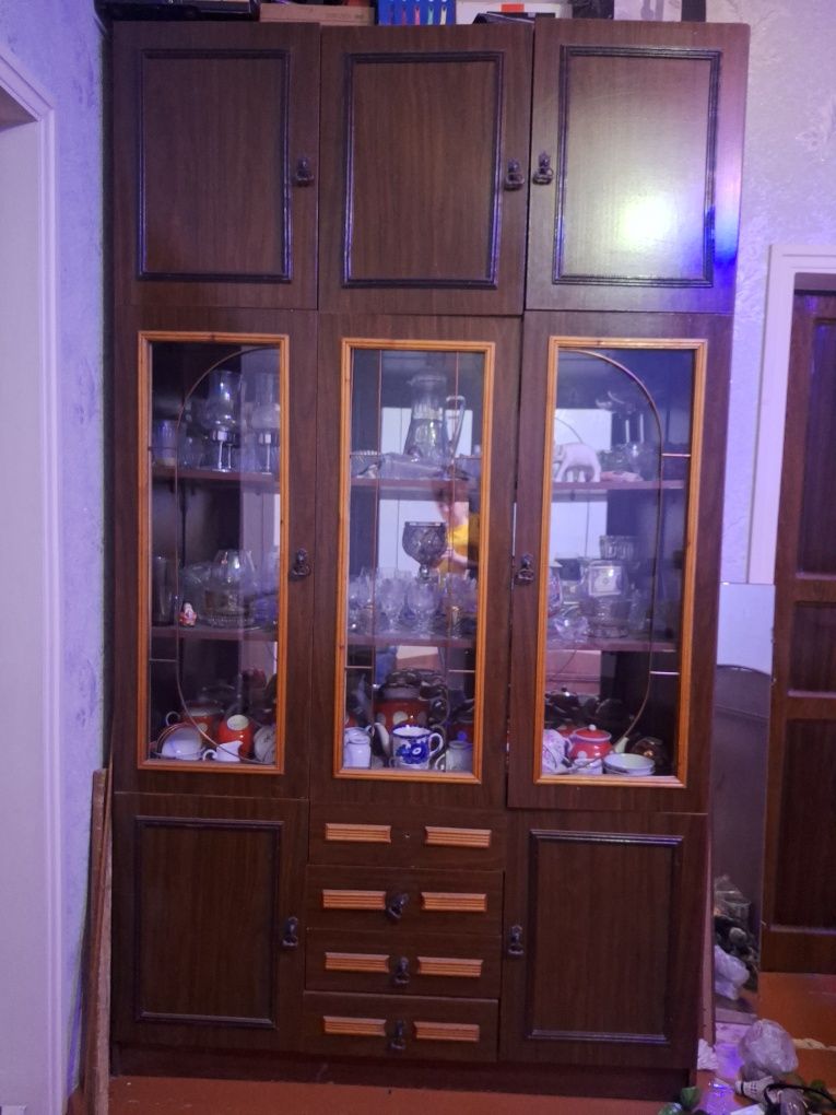 Продаю Стенка б/у,трюмо