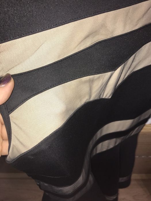 Рокля с неопренов плат и мрежа с шампанско цвят