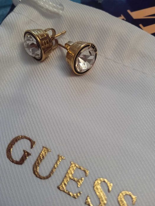 Елегантни обеци Guess