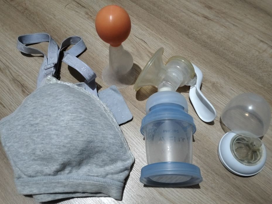 Молокоотсос и бюстгальтер для кормления