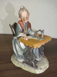 Ретро Белгийска керамична статуетка Старата шивачка на Singer