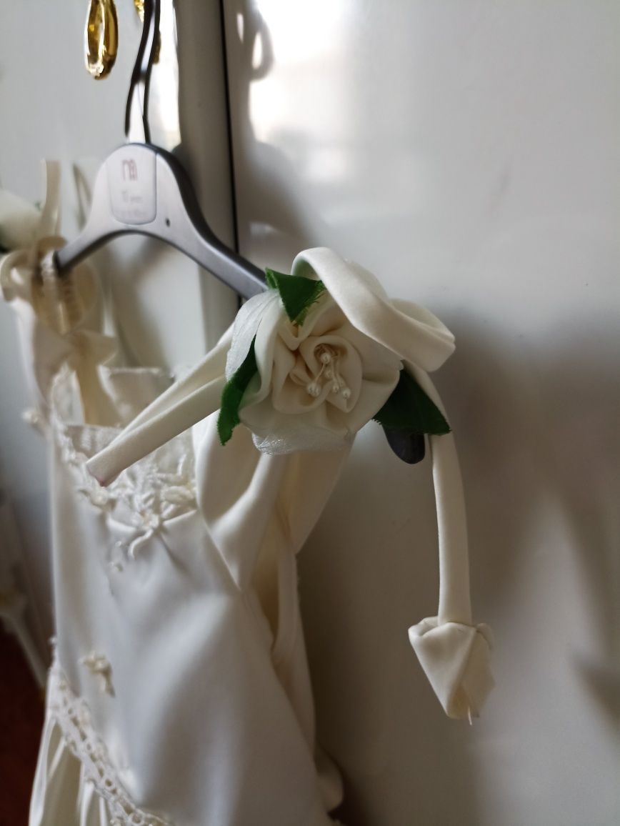 Нарядное белое платье для девочки для красивого мероприятия