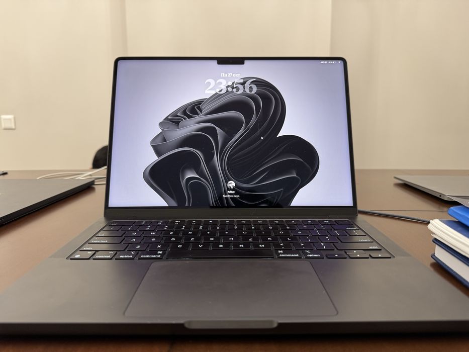 MacBook Pro M3 (14)