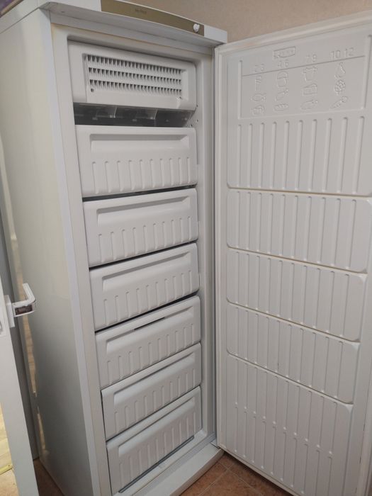 Продам морозильник indezit 100000