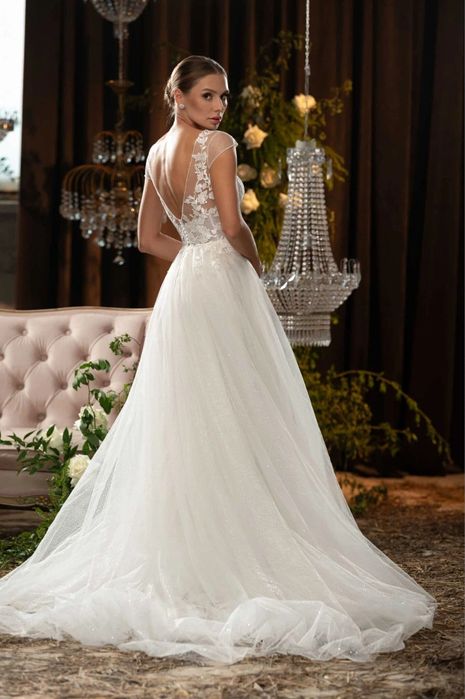 булченска рокля и костюм в пълен комплект обувки вратовръска