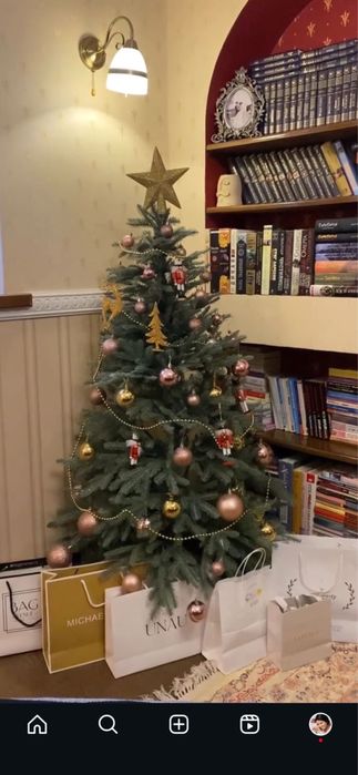 Елка с игрушками