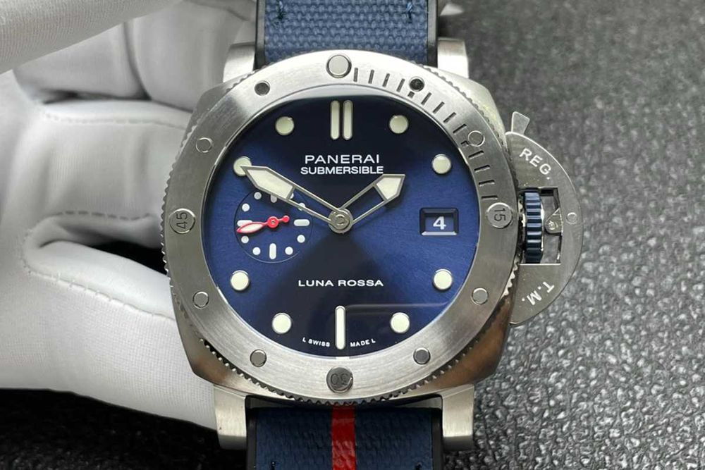 Panerai Submersible Luna Rossa cu mecanism automat