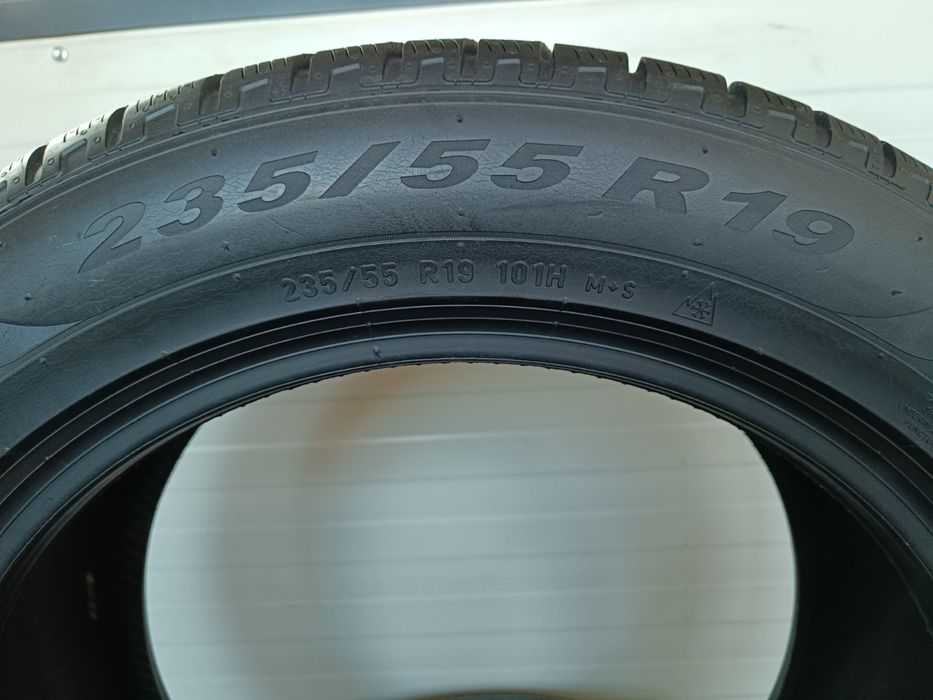 2бр зимни гуми 235/55/19/Pirelli scorpion tm/ dot2822/7.5мм