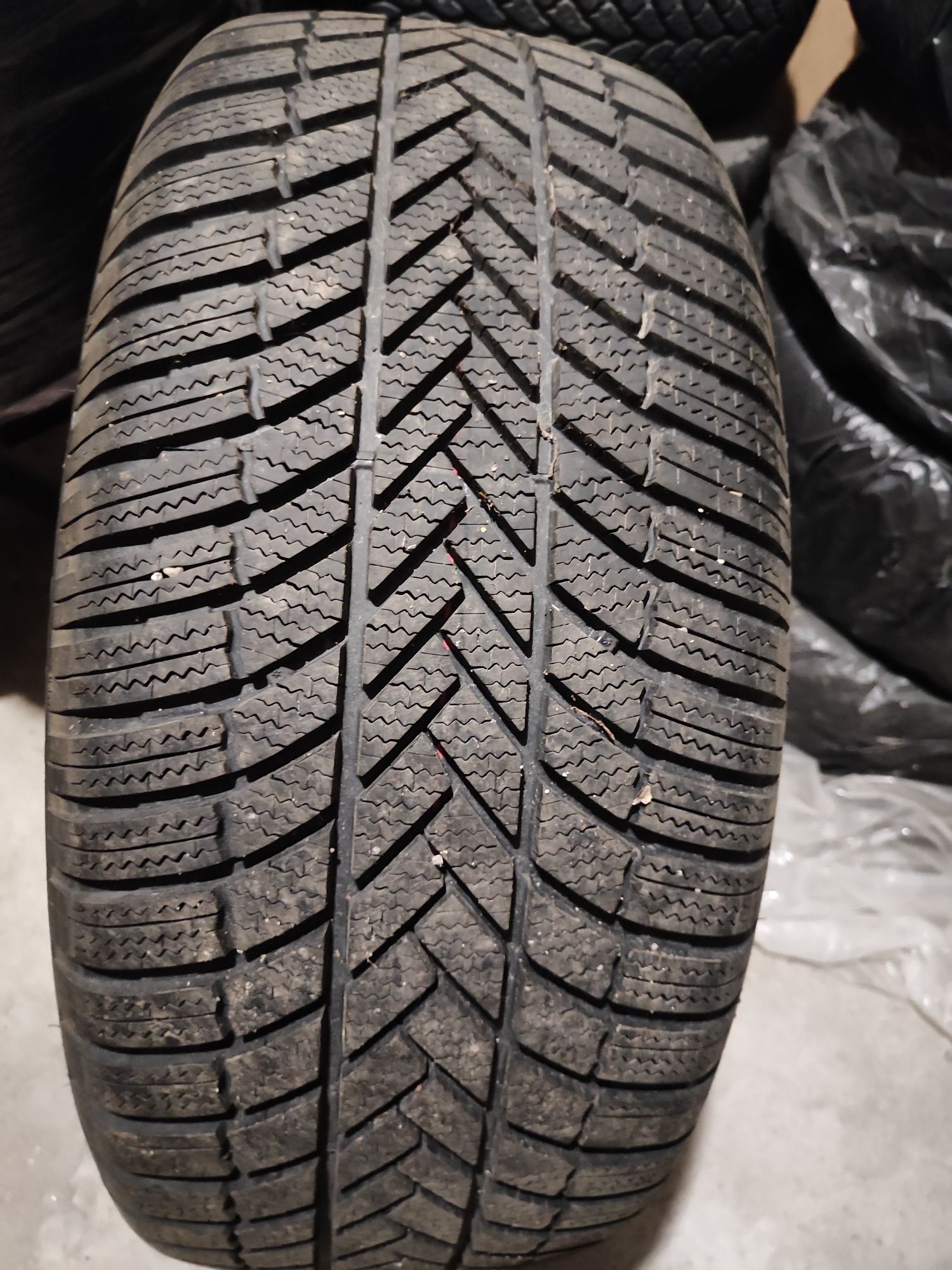 Зимни гуми 255/55R18 BRIDGESTONE