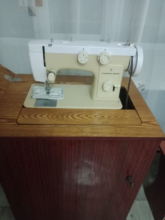 Ножная швейная машинка