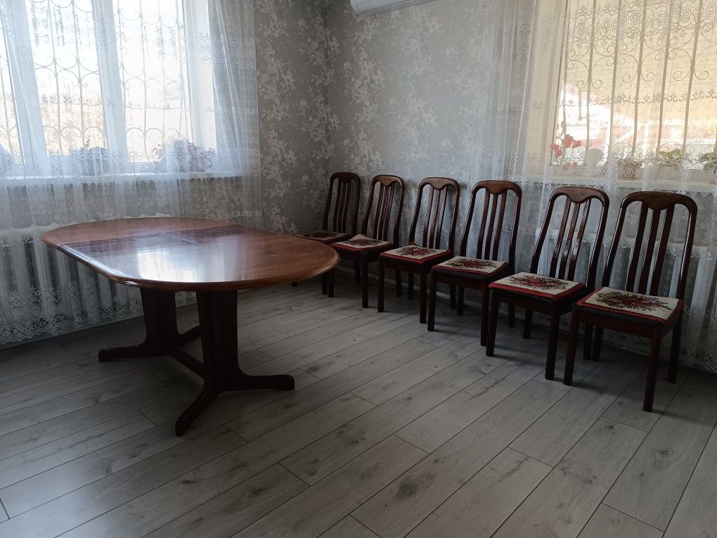 Стол и 6 стульев