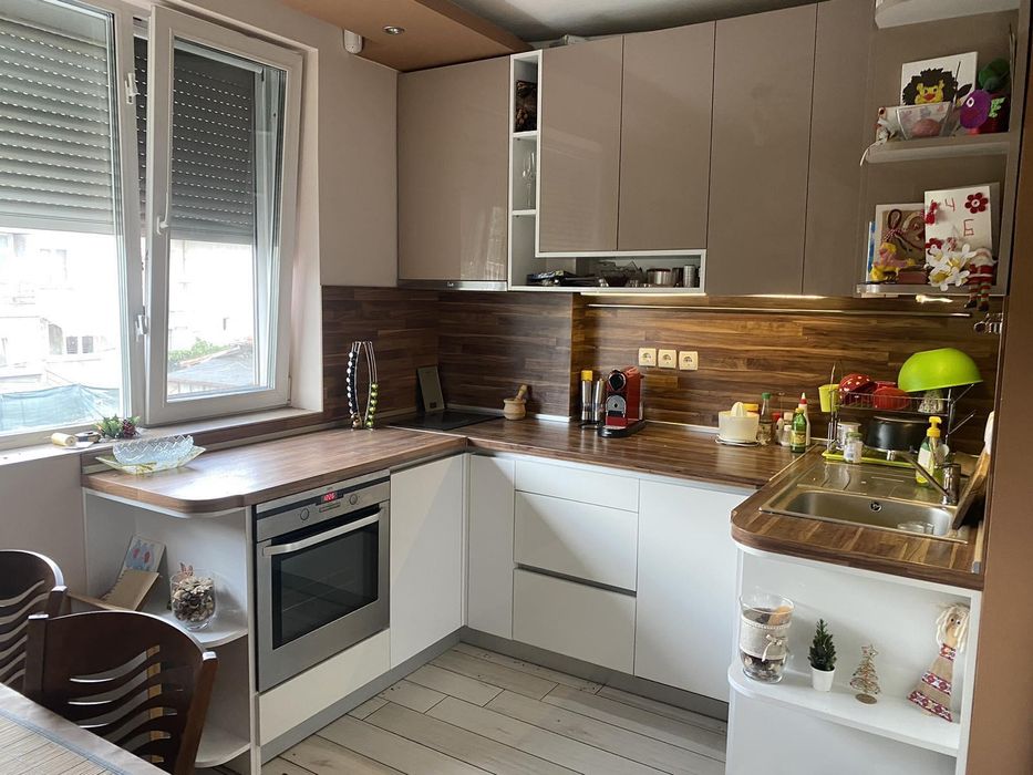 Дава се под наем Тристаен апартамент в София, Модерно предградие - 100 кв.м за 600 € - Снимка #1