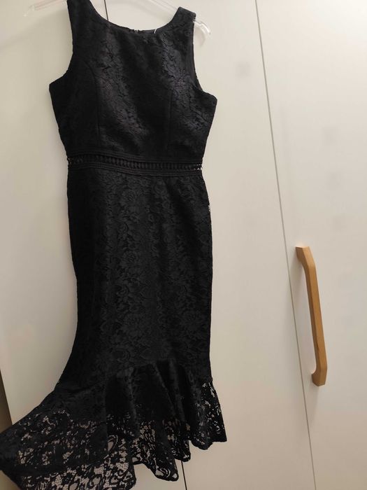 Рокля с дантела .