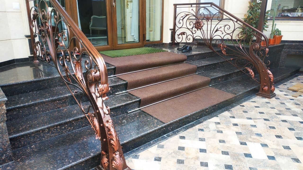Изготавливаем решётки, перила, ограждения.