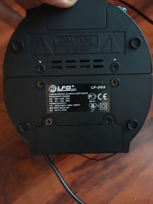 Aparat radio cu ceas