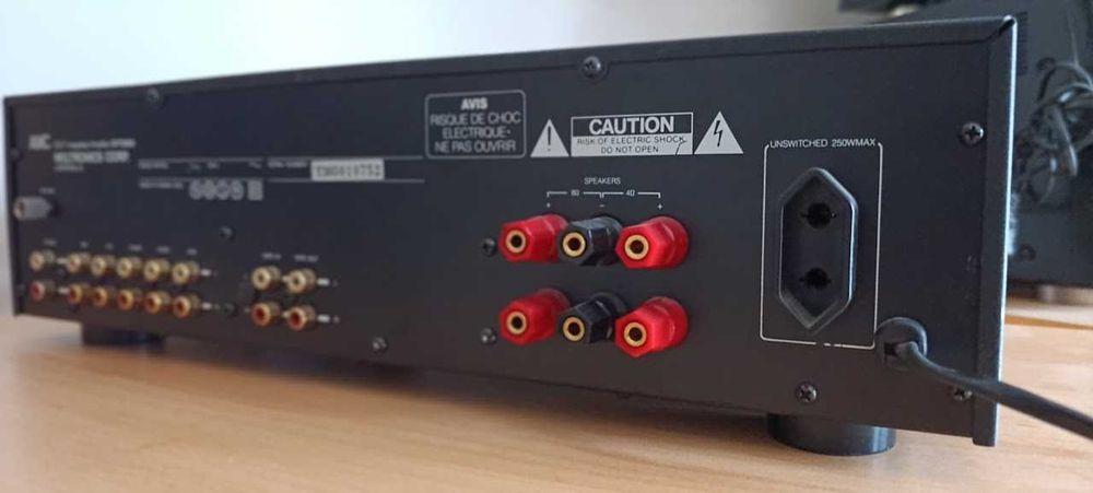 Amplificator hibrid AMC CVT 3030 final tuburi EL34 (NAD)