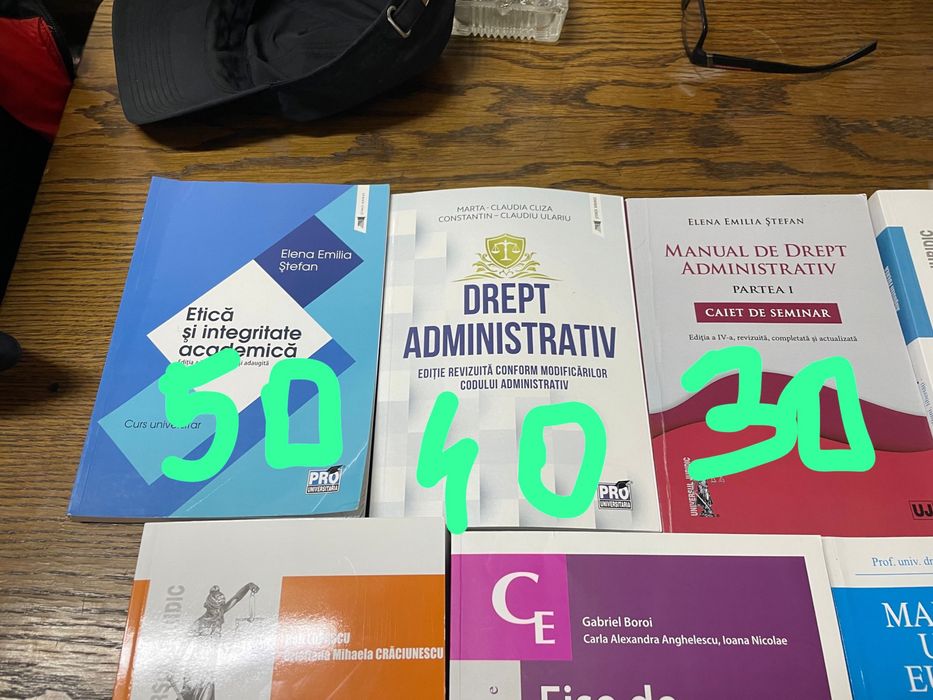 Vând cărți de drept