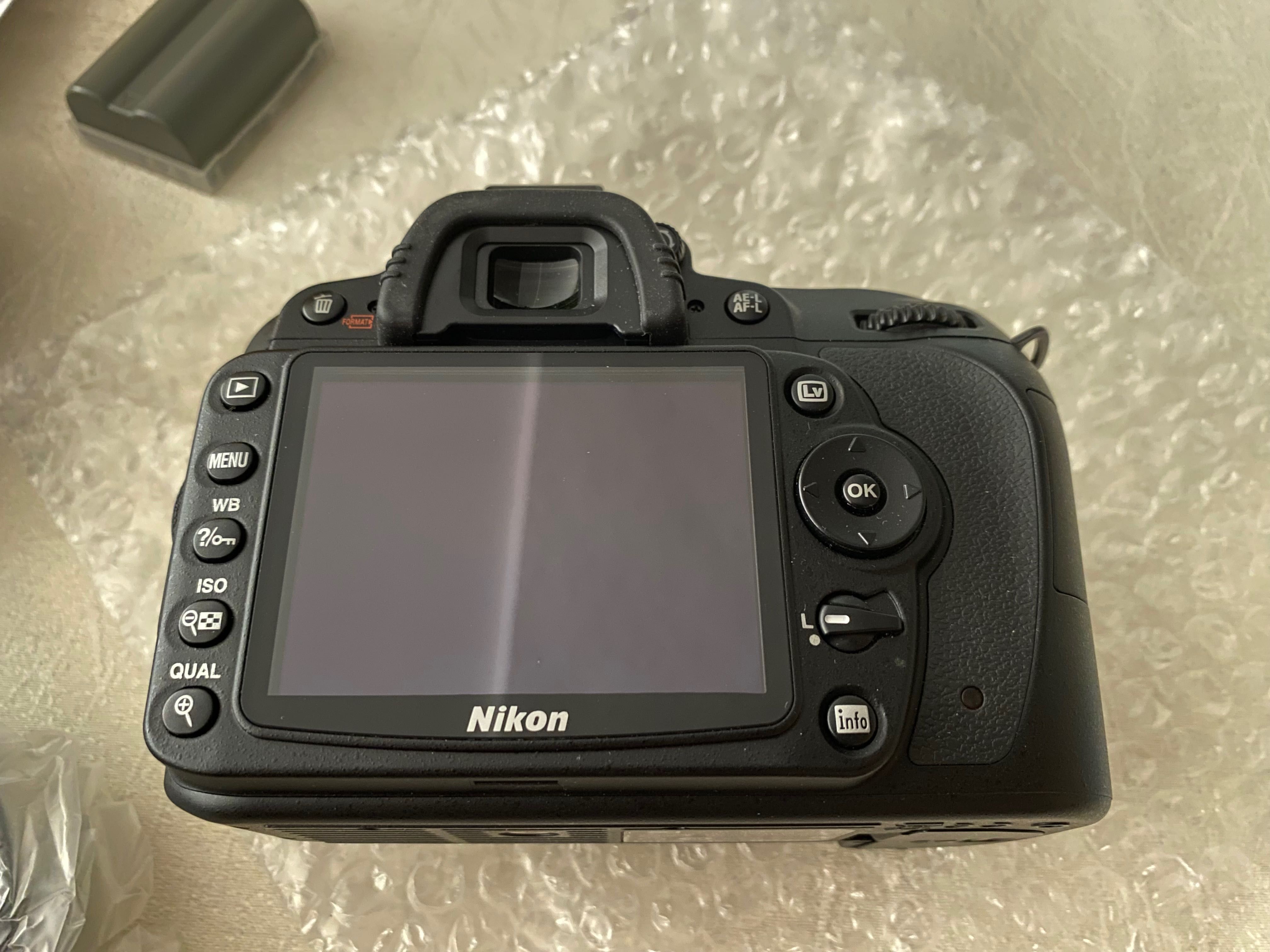 Нов Nikon D90 + AF-S DX Nikkor 18-105mm f / 3.5-5.6G ED VR