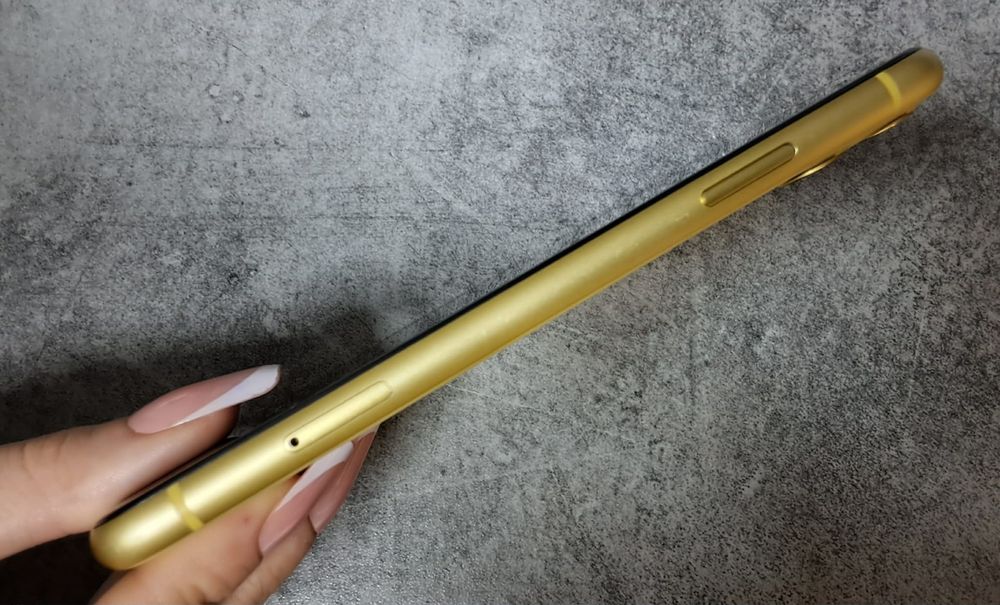 iPhone 11, 64gb storage, Culoare galbenă +Huse gratis