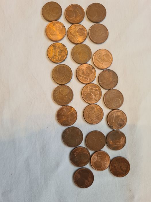 Vind monede si bagnote vechi.