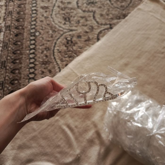 Yangi yilga korona, obodok labubu, kiyik, qor parchali.