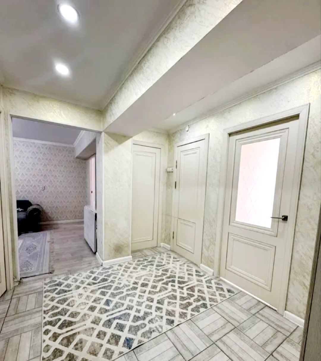 продам 4-х ком. 80кв. 5мкр. 3-этаж
