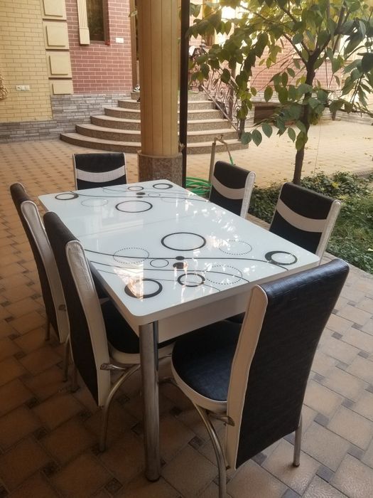 Продаётся стол стулья на 6 персон