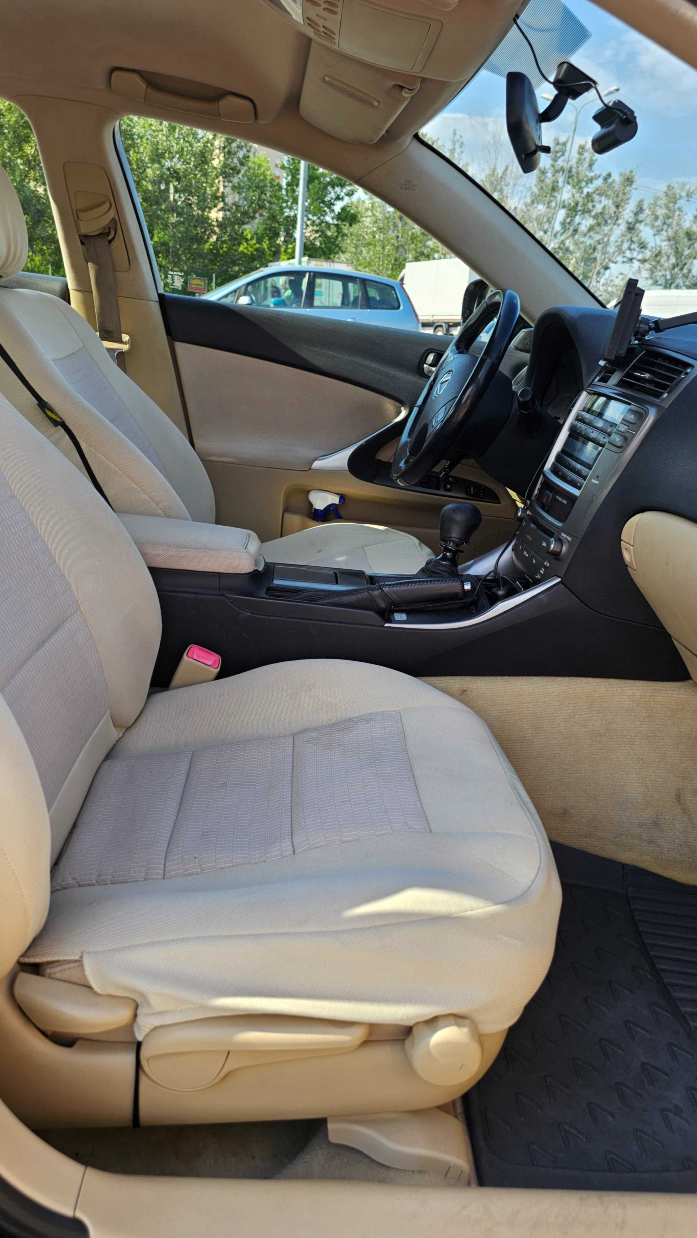 Vând autoturism Lexus IS 220d, primul cumpărător, plus piese rezervă