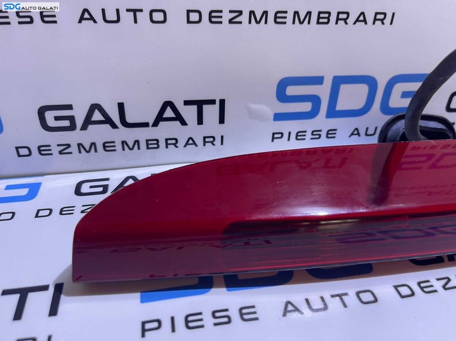 Lampa Tripla Stop Auxiliar Central Luneta Geam Sticla Hayon Haion Portbagaj Renault Clio 3 Break Grandtour 2005 - 2013 Cod 8200618714