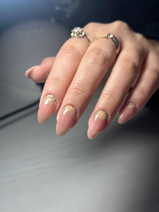 Маникюр, покрытие гель-лаком, модель на наращивание