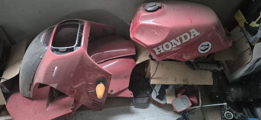 Vând Honda VF1000F pentru dezmembrat