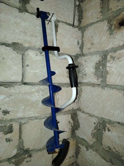 Продам ледобур и жерлицы для зимний рыбалка