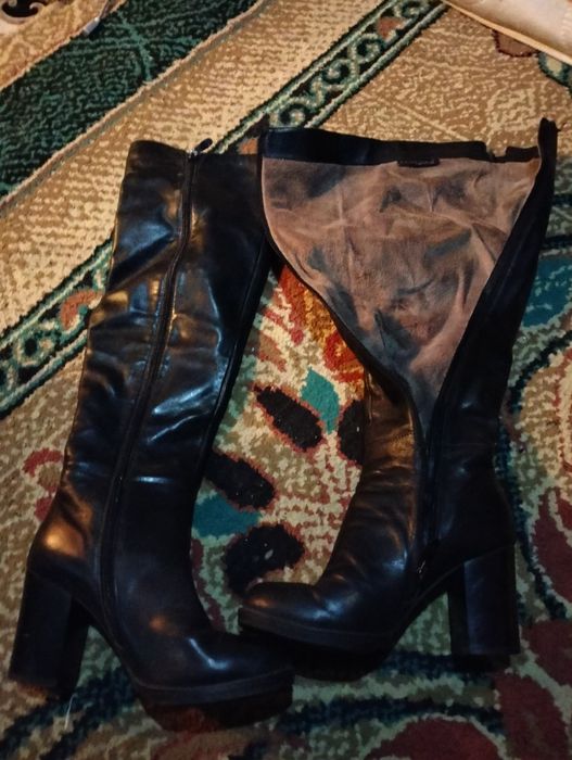 Продам зимние женские кожаные сапоги