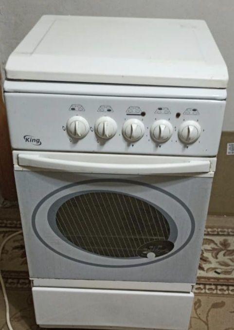 Продам плиту газ и электричество с маленьким баллоном и редуктором